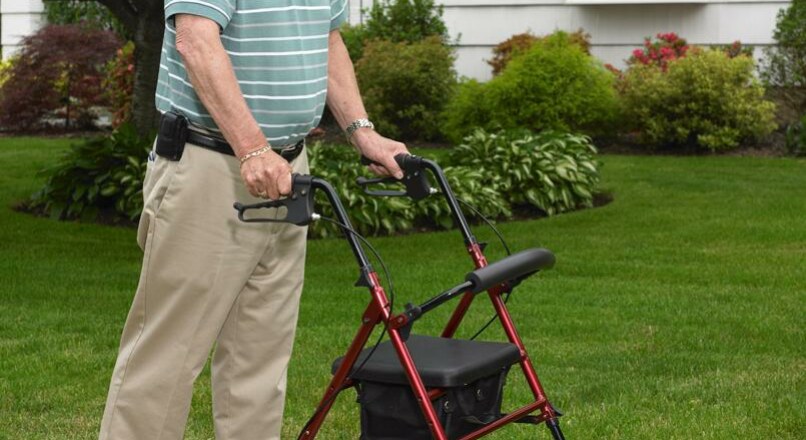 5 Benefits of A Walker That Converts To A Wheelchair – 4 Wheel Rollators For Seniors